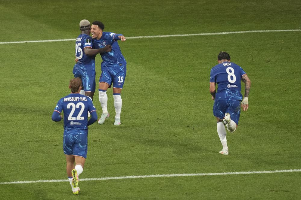 谭龙效力亚泰8年陪球队降级又冲超，如今再次跟随球队降级