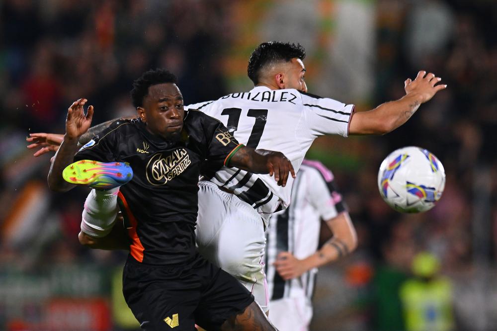 NBA历史上最强的30号巨星是库里，选择这个号码的巨星少